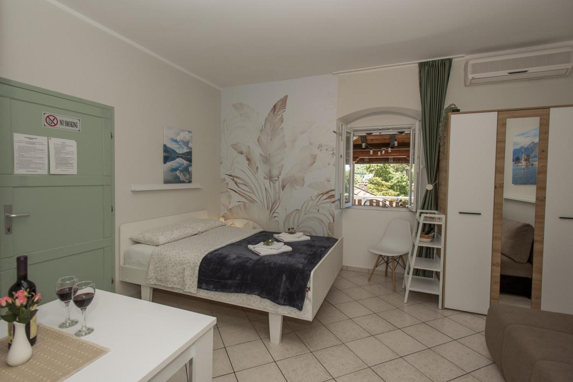 Apartmani Zukic Risan Esterno foto